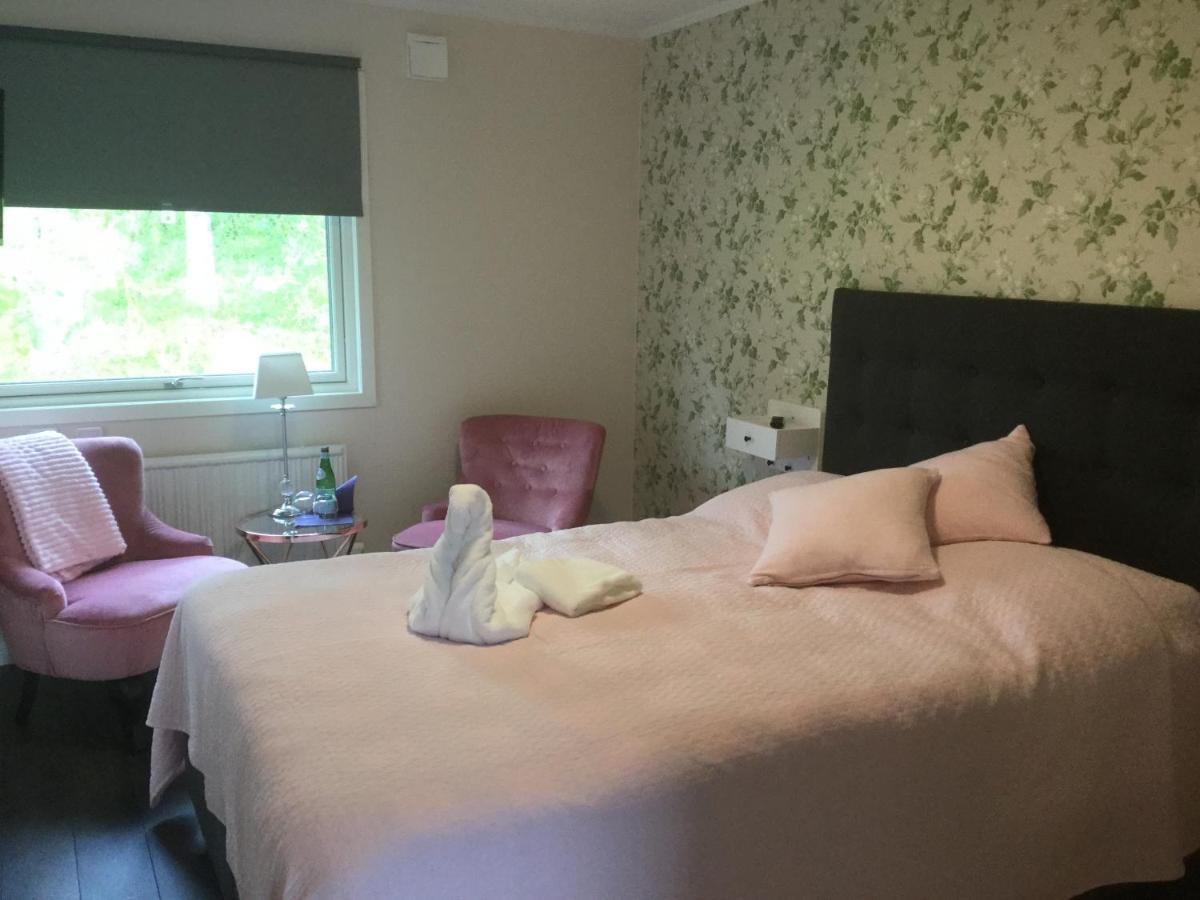 Bed And Breakfast Fyra Haestar Rattvik Exterior photo