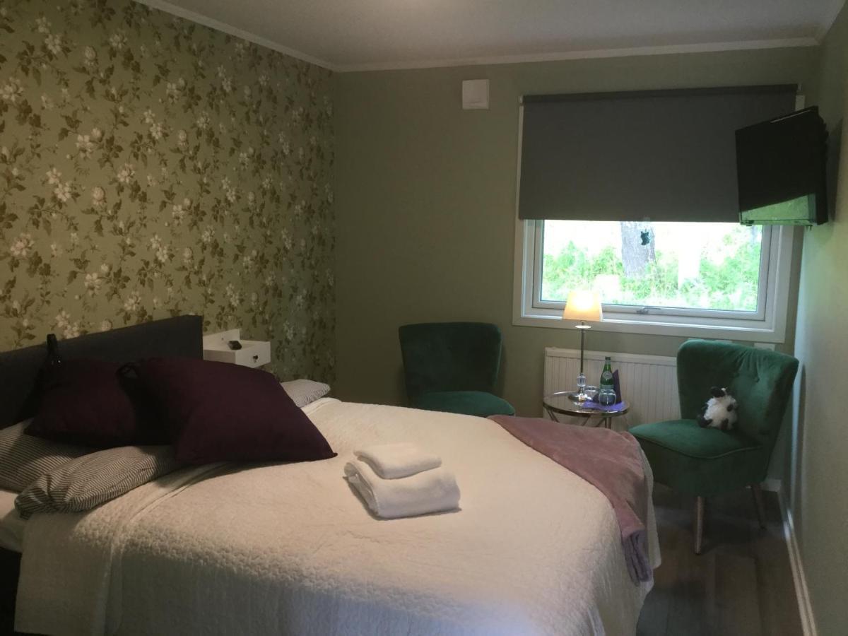 Bed And Breakfast Fyra Haestar Rattvik Exterior photo