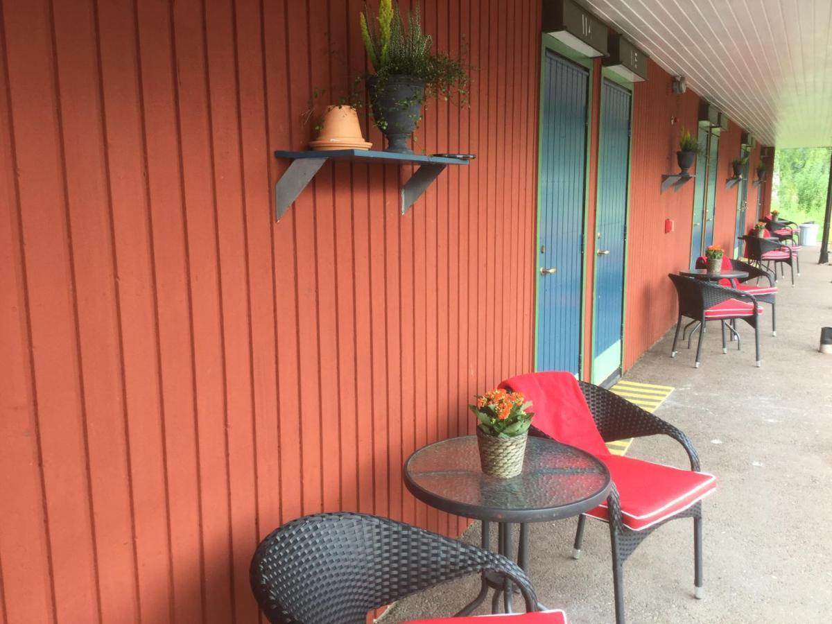 Bed And Breakfast Fyra Haestar Rattvik Exterior photo