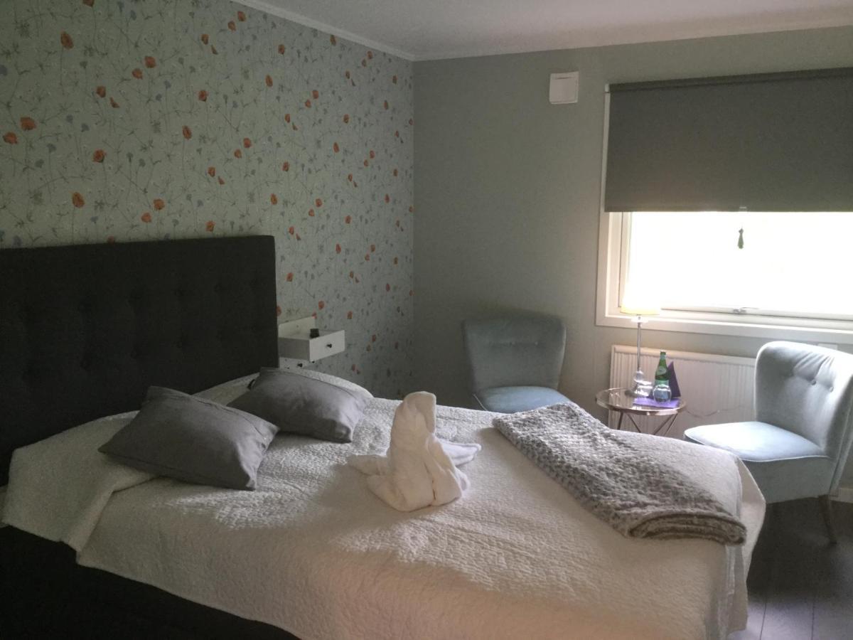 Bed And Breakfast Fyra Haestar Rattvik Exterior photo