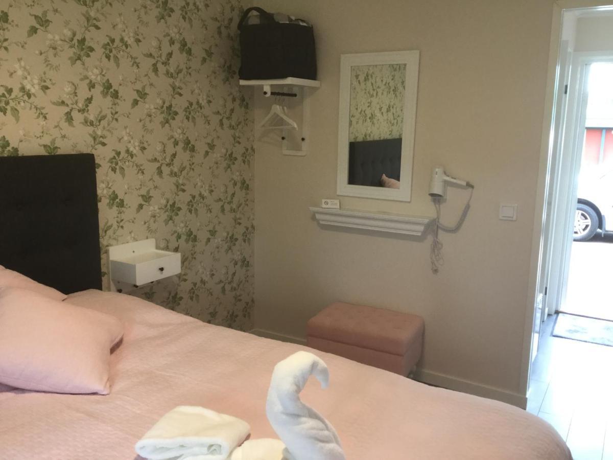 Bed And Breakfast Fyra Haestar Rattvik Exterior photo