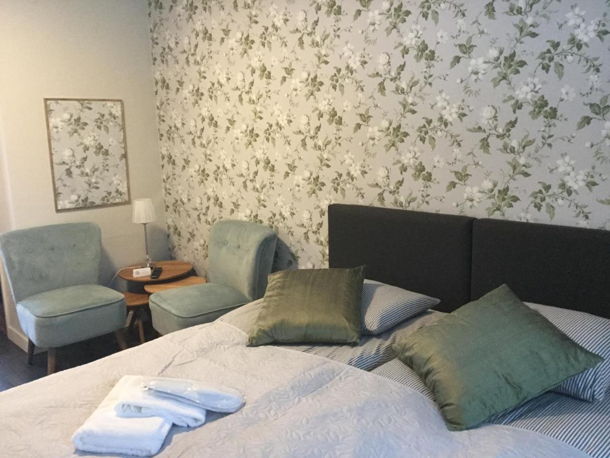 Bed And Breakfast Fyra Haestar Rattvik Exterior photo