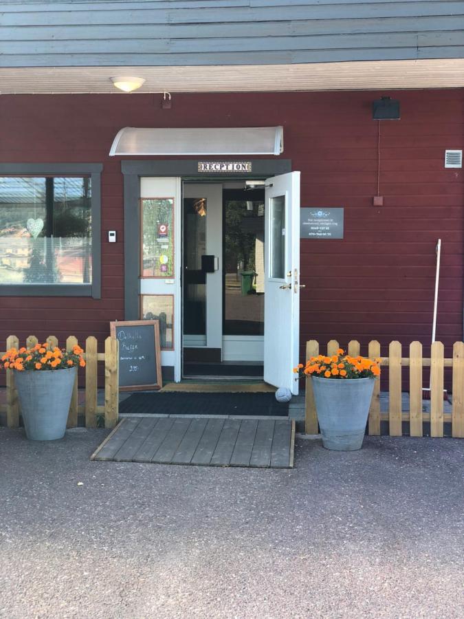 Bed And Breakfast Fyra Haestar Rattvik Exterior photo